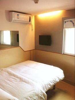 שיאמן Yi Bai Chain Hotel מראה חיצוני תמונה