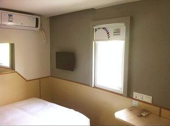 שיאמן Yi Bai Chain Hotel מראה חיצוני תמונה
